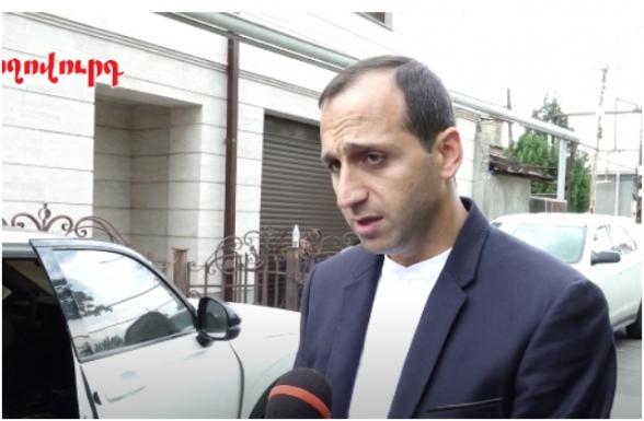 «Никол Пашинян, ты должен раскрыть это дело»: кто поджег машину члена Совета старейшин